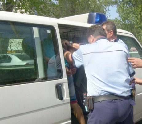Hoţ prins la furat de administratorul unei firme